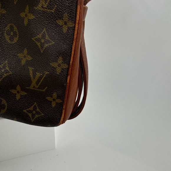 Louis Vuitton Monogram bag..ususual adjustable strapp that tucks under the bag - Picture 7 of 13